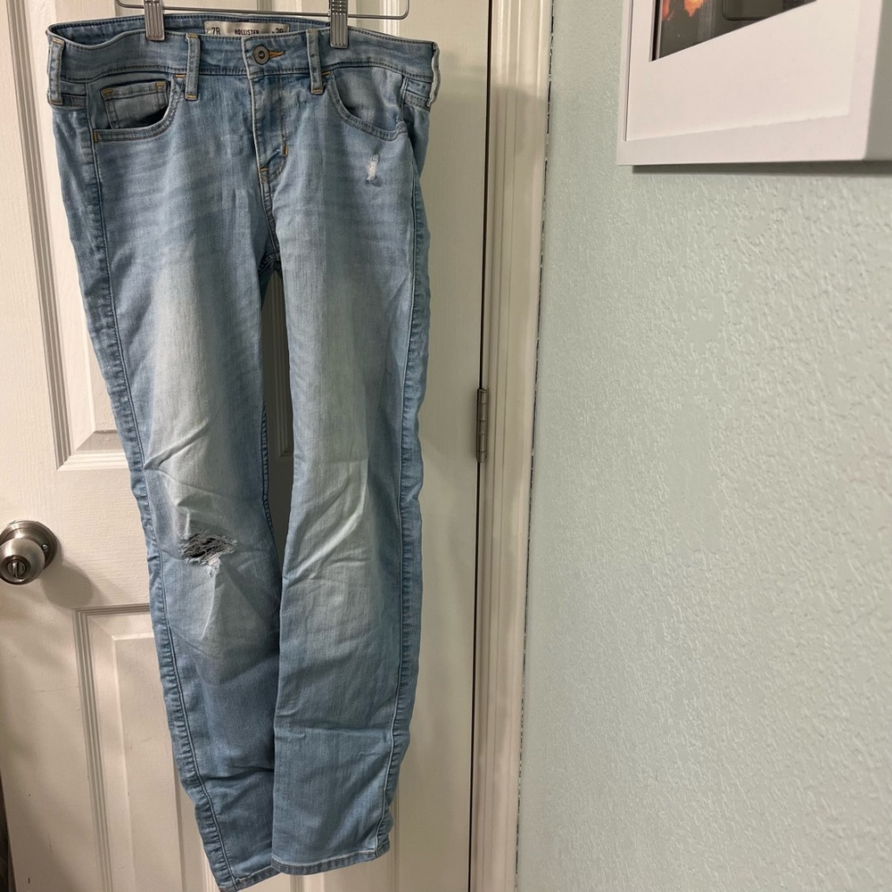 Hollister Light Wash distressed jeans 7R